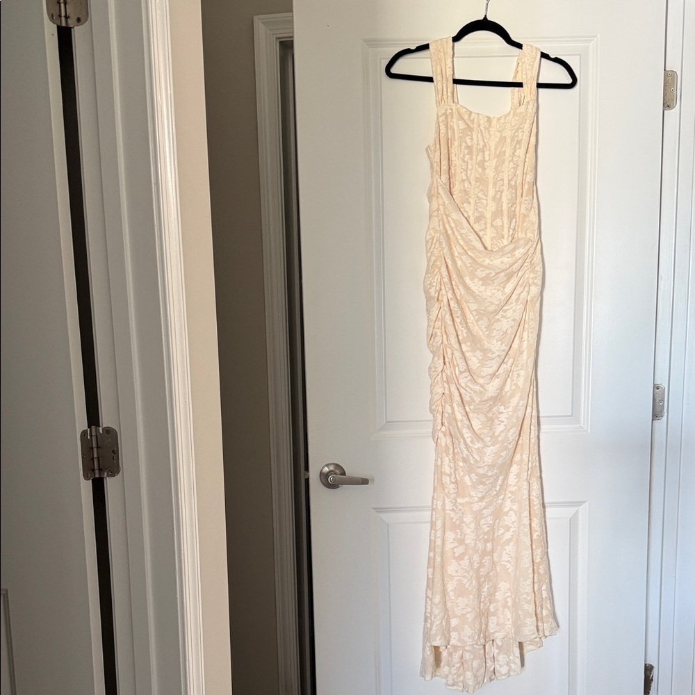 Elegant Cream Lace Evening Dress - Sleeveless Ruched Gown